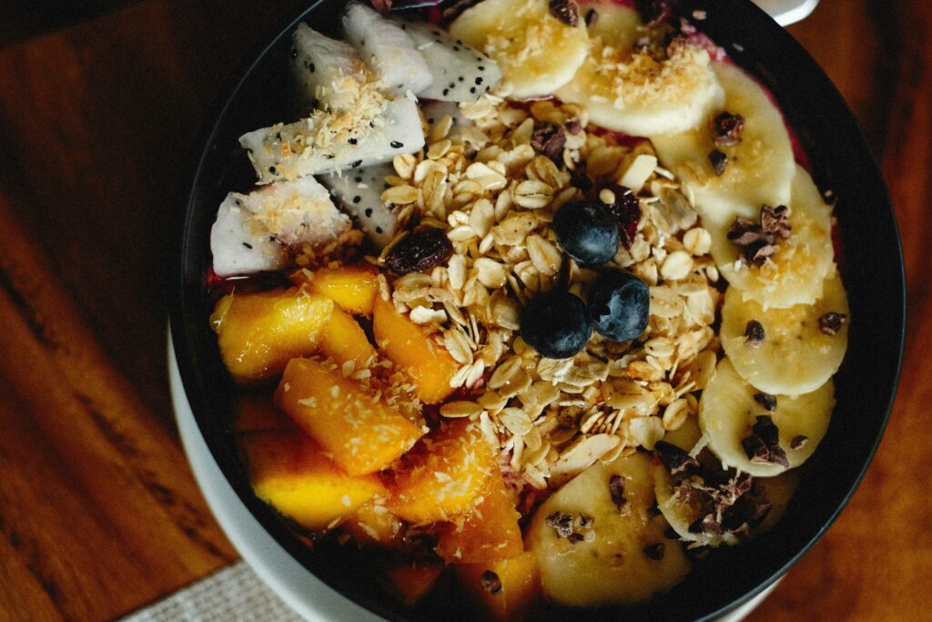 Healthy bowl with oats, fruits, and granola, a perfect pre-workout meal for energy.